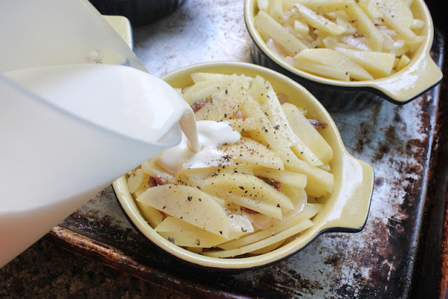 Food Lust People Love: Frestelse means temptation in Swedish so this wonderful dish is aptly named. It looks and smells SO GOOD. Made with potatoes, sliced onions, salty anchovies and a very generous amount of rich cream, Jansson’s Frestelse - what I am calling Creamy Anchovy Potato Bake - is a traditional casserole that is a must-have at Christmas in its native Sweden, but it’s also eaten year round there. Try it and you’ll see why. It’s too good to eat just once a year! If you are a fan of Dauphinoise potatoes, you are going to love their Swedish cousin.