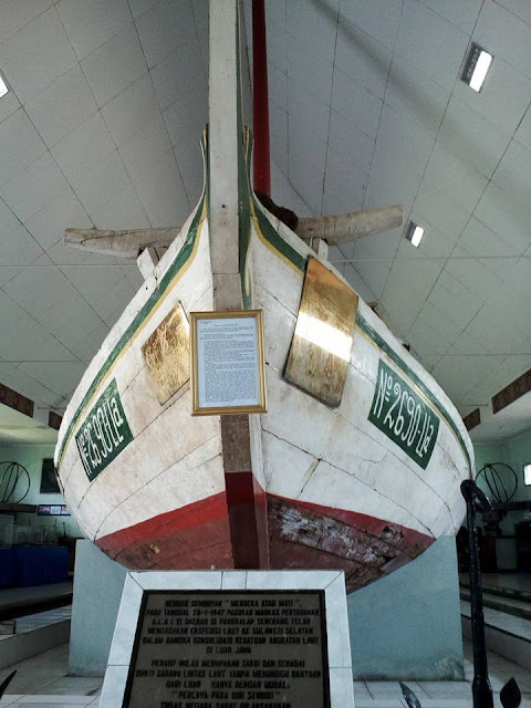 perahu lete orang mandar museum tni al surabaya