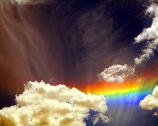 arcoiris entre nubes