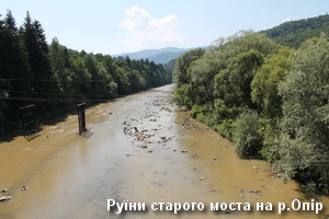 Руїни моста на р.Опір