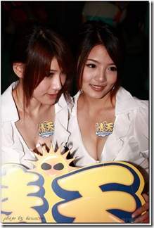 busty gamer girls (34)