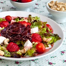 ENSALADA DE CECINA Y FRESAS