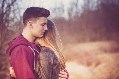 portrait couple hug free photo