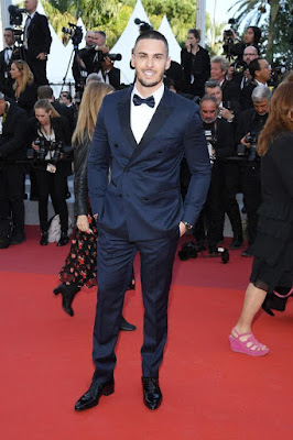 Baptiste Giabiconi, Tommy hilfiger, Festival de Cannes, Rocketman, cine, Elthon John, modelo masculino, red carpet, esmoquin, tuxedo, Black Tie, modelo masculino joven, traje hombre boda, traje hombre 2019, traje hombre negro, traje hombre moderno, traje hombre elegante, 