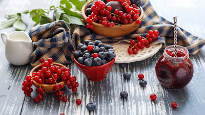 berries-milk-photography-hd-pics