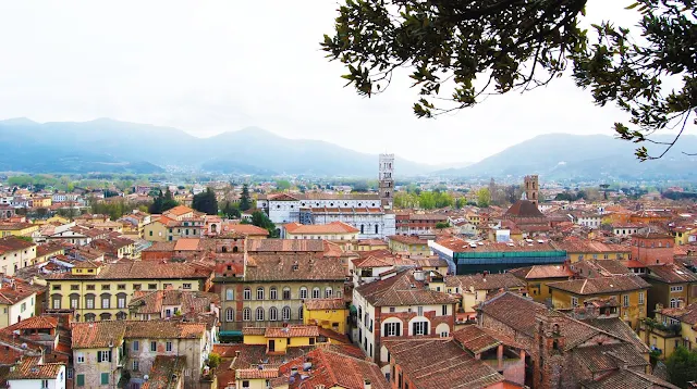 Panóramica de Lucca en la Toscana