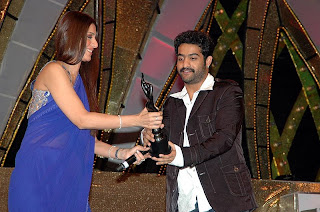 Tabu at 55th Tiger Balm Filmfare awards 2008