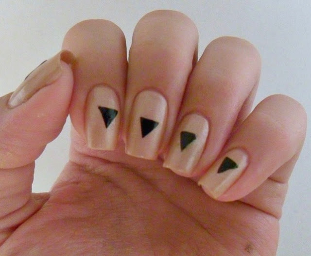 http://nailsaremyyoga.blogspot.hu/2016/04/triangle-nails.html