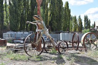 Molong Frog Sculpture