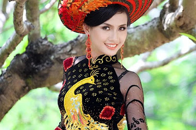 Phan Thi Mo- Miss Vietnam Earth 2011
