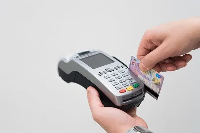 Smart Ways to Manage Subscriptions with Your Credit Card Hidden Traps, Tools, and Tactics