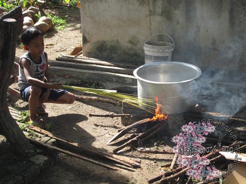 Susahnya Anyam Ketupat