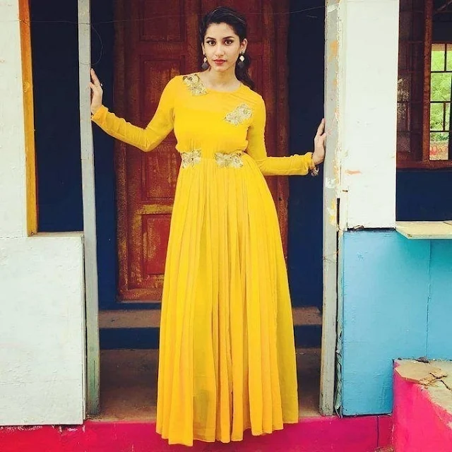 Vishnu Priya latest pics in yellow dress