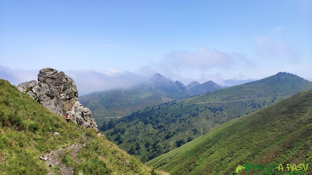 Sendero en la zona alta de la subida a los lagos de Covadonga