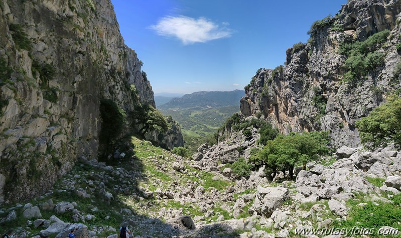 Benaocaz - Salto del Cabrero - Castillo de Aznalmara