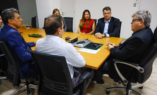 João Azevêdo se reúne com representantes do Conapra e discute ações de segurança no Porto de Cabedelo