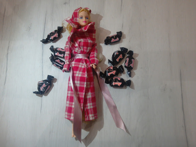 #Handsewing a Barbie #Coat: #Barbie Is Ready For the Cold (DIY Project Of the Day)