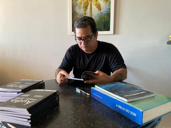 Rondoniense transforma 35 anos de experiência profissional em livro voltado à sonorização com apoio da Lei Aldir Blanc
