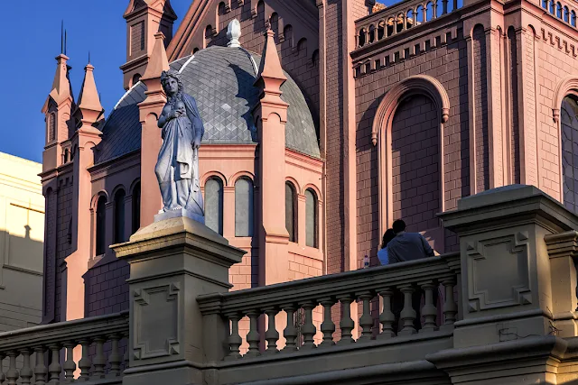 Pareja en el alto del Buenos Aires desing