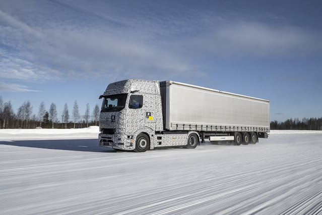 Mercedes-Benz Trucks prueba el eActros LongHaul y el eActros 300 a 25 grados bajo cero en Finlandia