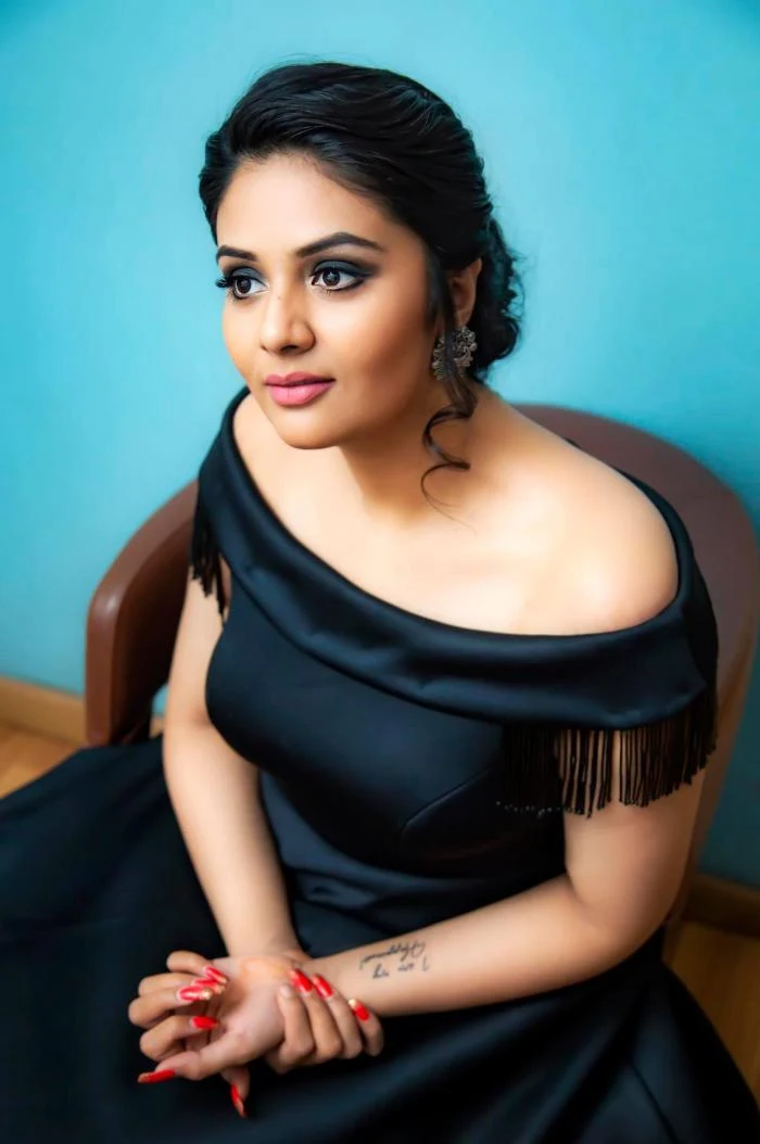 Indian Television Model SreeMukhi Hot In Blue Gown