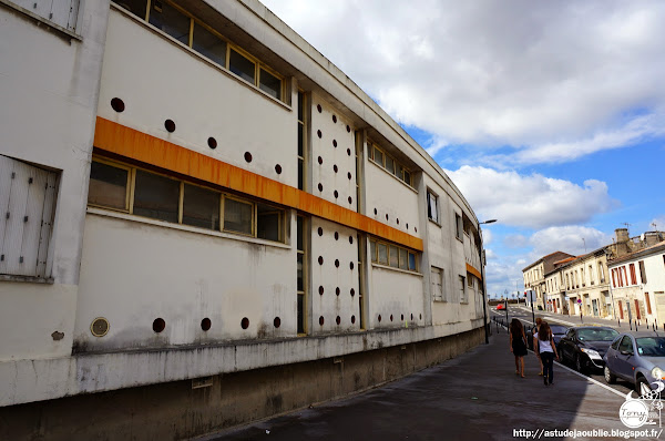 Bordeaux - Caserne pompiers  Architectes: Claude Ferret, Adrien Courtois, Yves Salier  Panneaux de façade: Jean Prouvé  Construction: 1954 