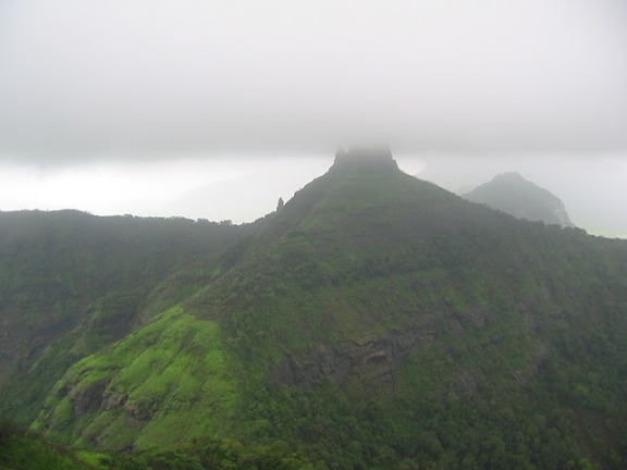 Forts of Maharashtra .