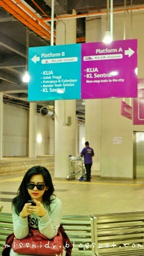 Dari bandara KLIA2 ke KL sentral naik KLIA express