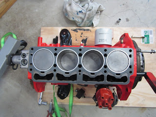 Cylinder head gasket alined with bolt holes Volvo 122S