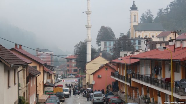 STOP ŠOVINIZMU Dok politika vodi prljavu igru, Željka i Sadik piju jutarnju kafu u Srebrenici 