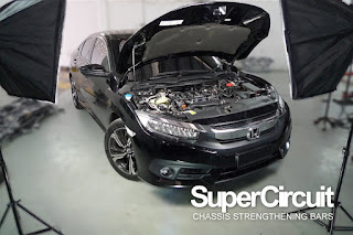 SUPERCIRCUIT Front Strut Bar installed to the 10th generation Honda Civic FC.