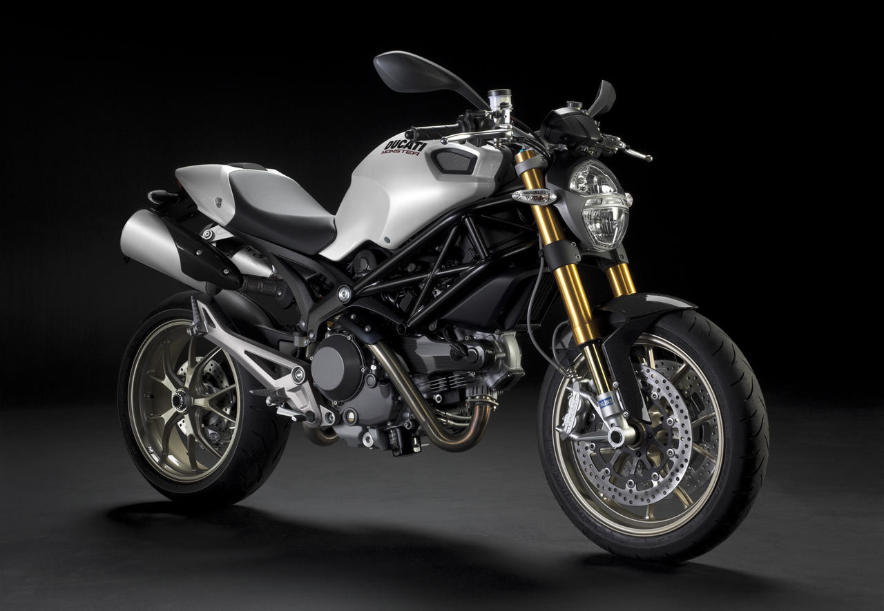 STREETFIRE 150 Modifikasi CB150R Ala Ducati Monster 696