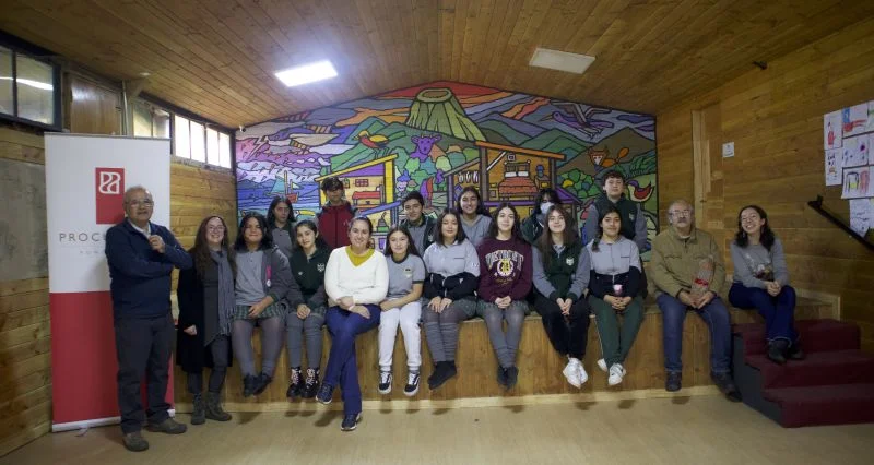 Mural participativo en el Colegio Juan José Latorre de Chaitén