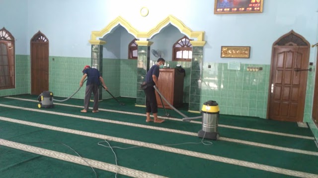 Kegiatan Bersih-bersih Masjid Al-muawwanah Japunan, Saratan Satu, Danurejo, Mertoyudan, Kabupaten Magelang.