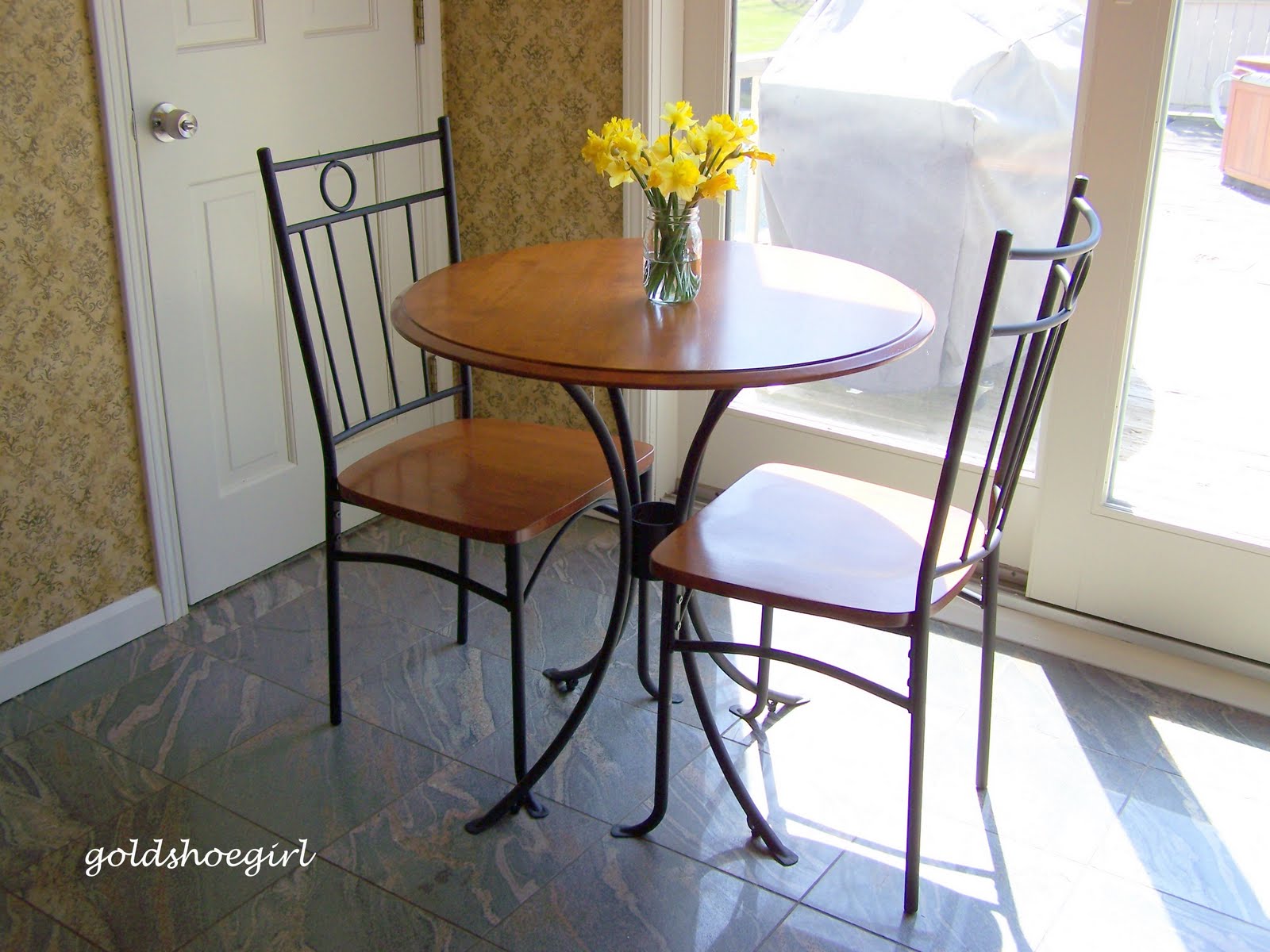 Gold Shoe Girl: New Kitchen Table Set