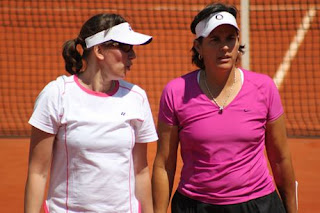 Conchita Martinez And Gigi Fernandez Discussing Tactics 