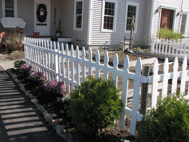 43+ White Picket Fence Landscaping Ideas Gif