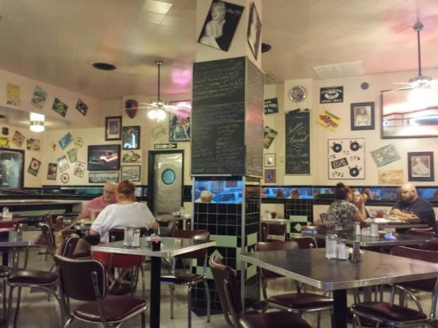 Top 12 Awesome Diners In Texas: 410 Diner (San Antonio)