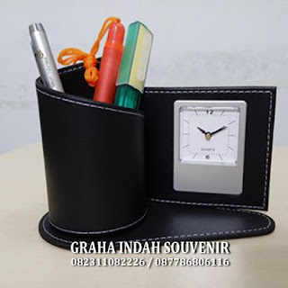 souvenir jam meja promosi murah  www.grahaindahsouvenir.net