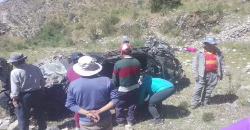 Tragedia en Huancavelica: Camioneta cae a un abismo y mueren dos docentes