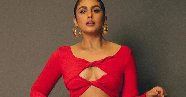 huma qureshi cleavage red dress hot curvy actress