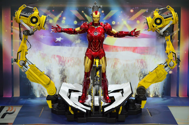 Hot Toys Iron Man Mark IV with Suit Up Gantry