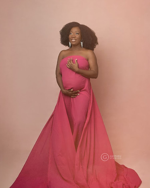  Sisiyemmie flaunts baby bump in maternity photo