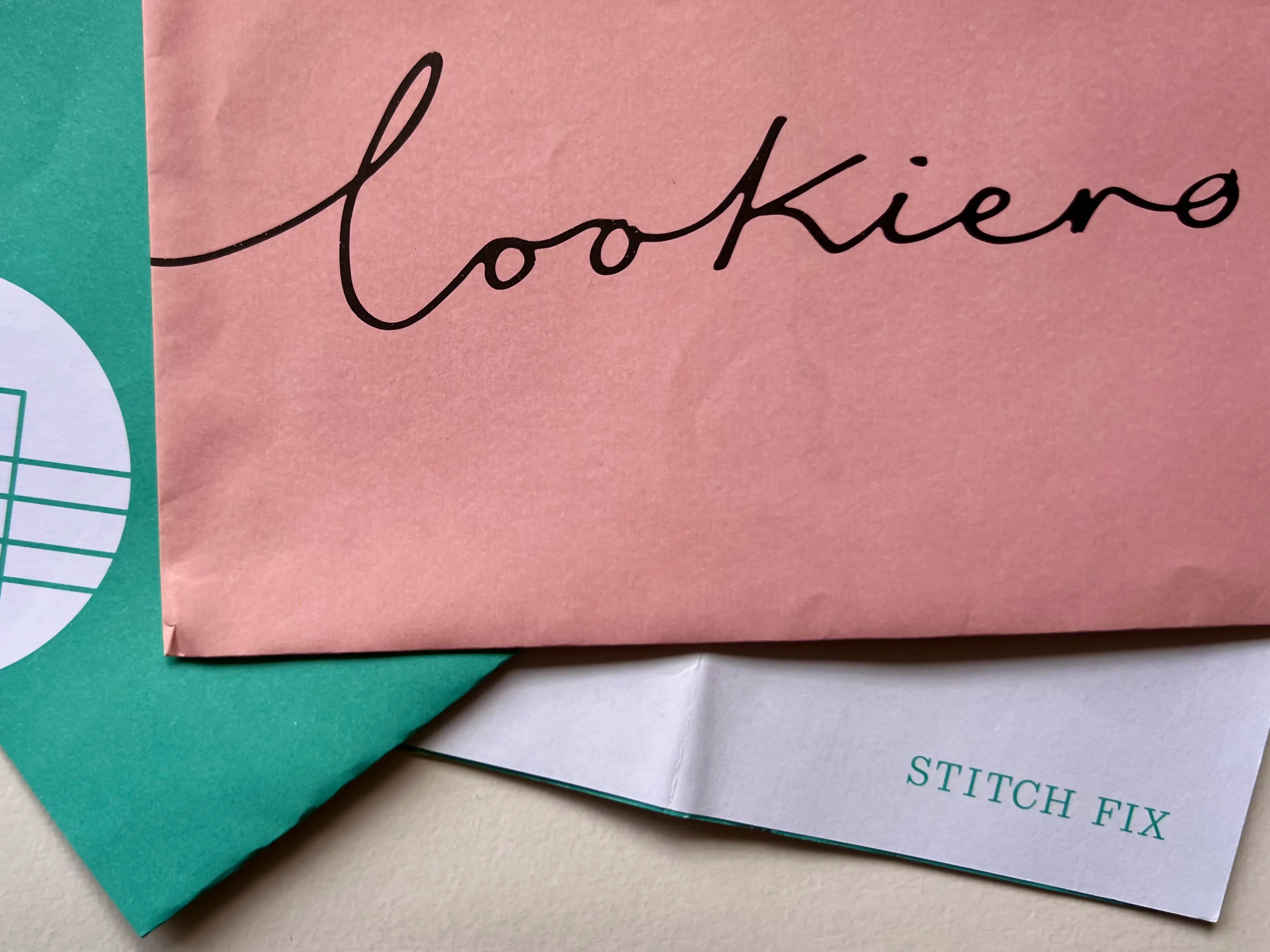 Envelopes with stitch fix and lookiero written on them