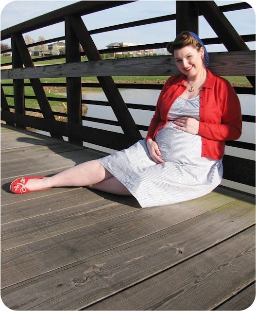 retro maternity fashion via Va-Voom Vintage