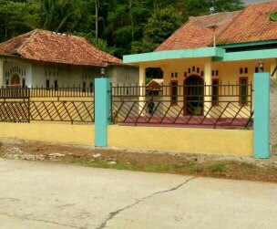 penginapan murah  1 rumah 2 kamar rombongan tour tanjung lesung