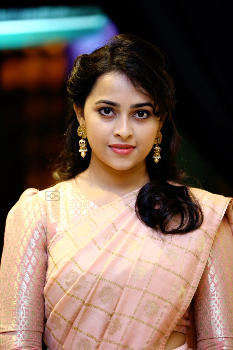 Actress Sridivya Latest HD Images