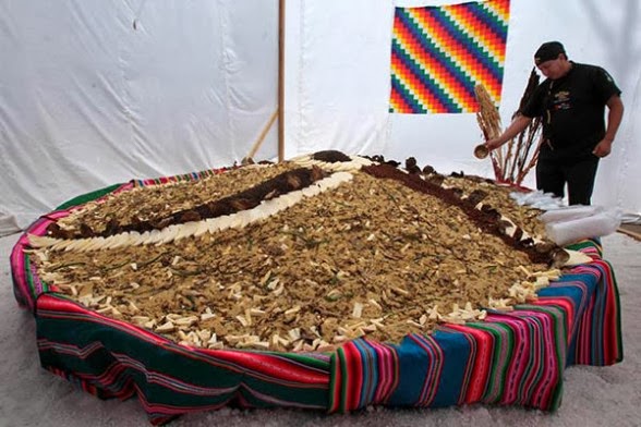 El chef Emilio Garnica supervisa el gigantesco plato de pisara -cochabandido-blog