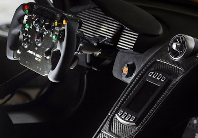 2011-McLaren-MP4-12C-GT3-Dashboard