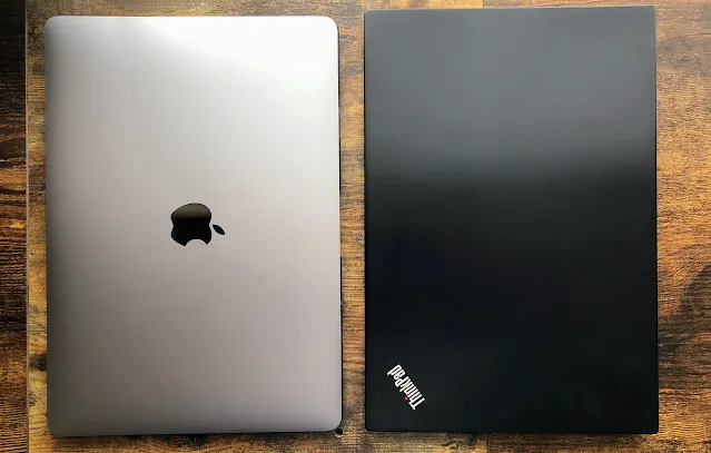 MacBookとThinkPadを並べた